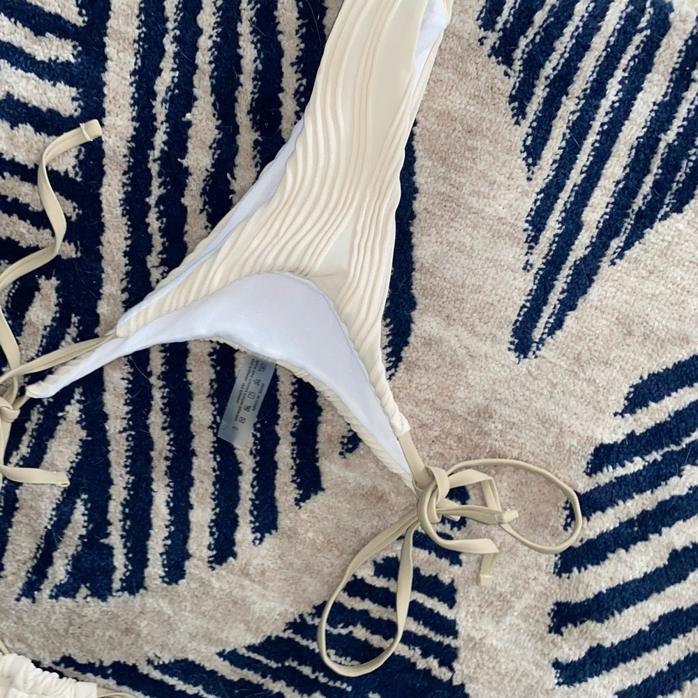 Cream Textured Bikini Set - Picture 2 of 2